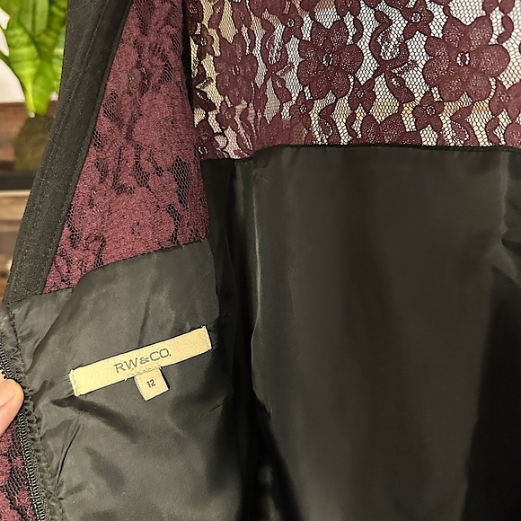 Silhouette Dress with Lace Detail - Picture 4 of 4